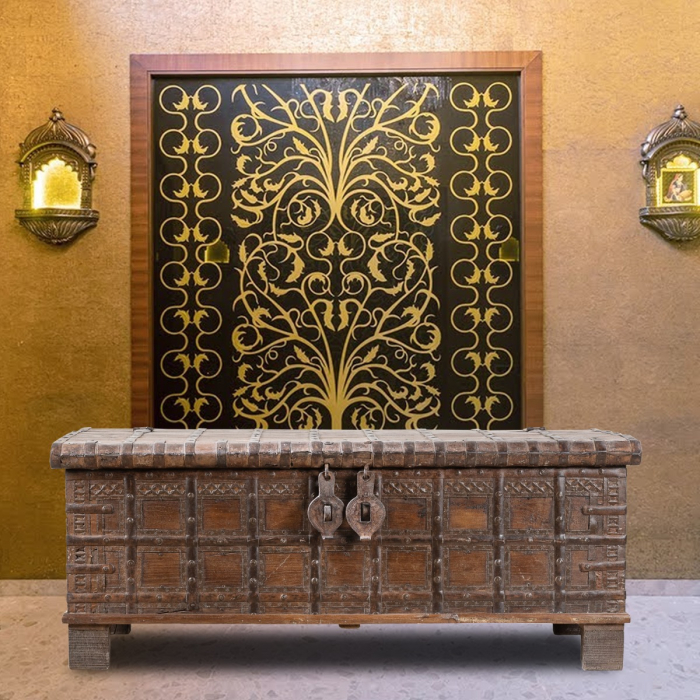 Alecta vintage wooden trunk for stylish storage and decorative use
