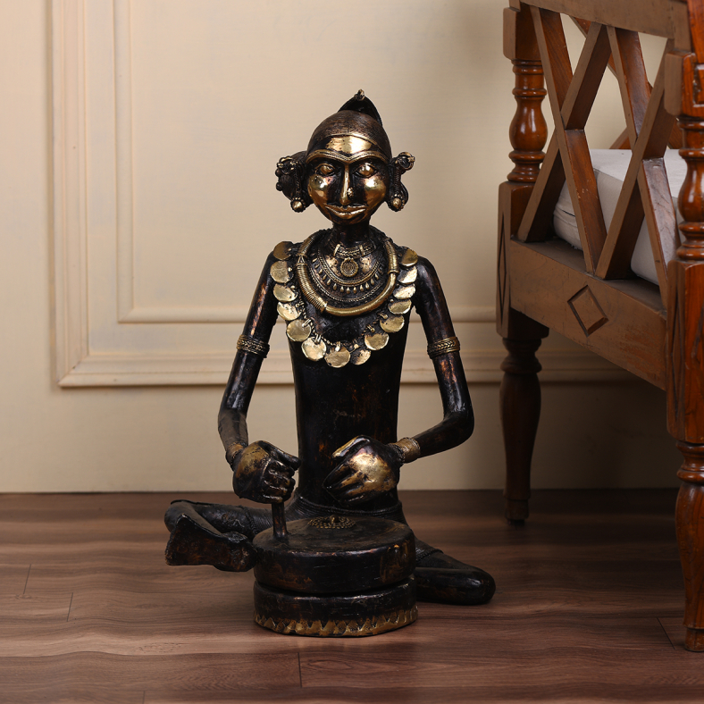 Dhokra Madin Lady With Grinder 