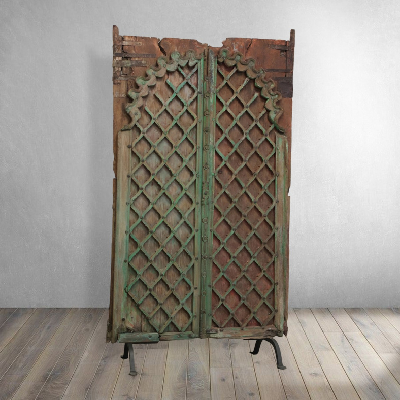 Devrim decorative door on stand 