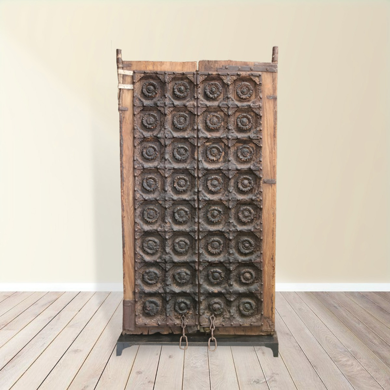 Dolunay decorative door on stand 