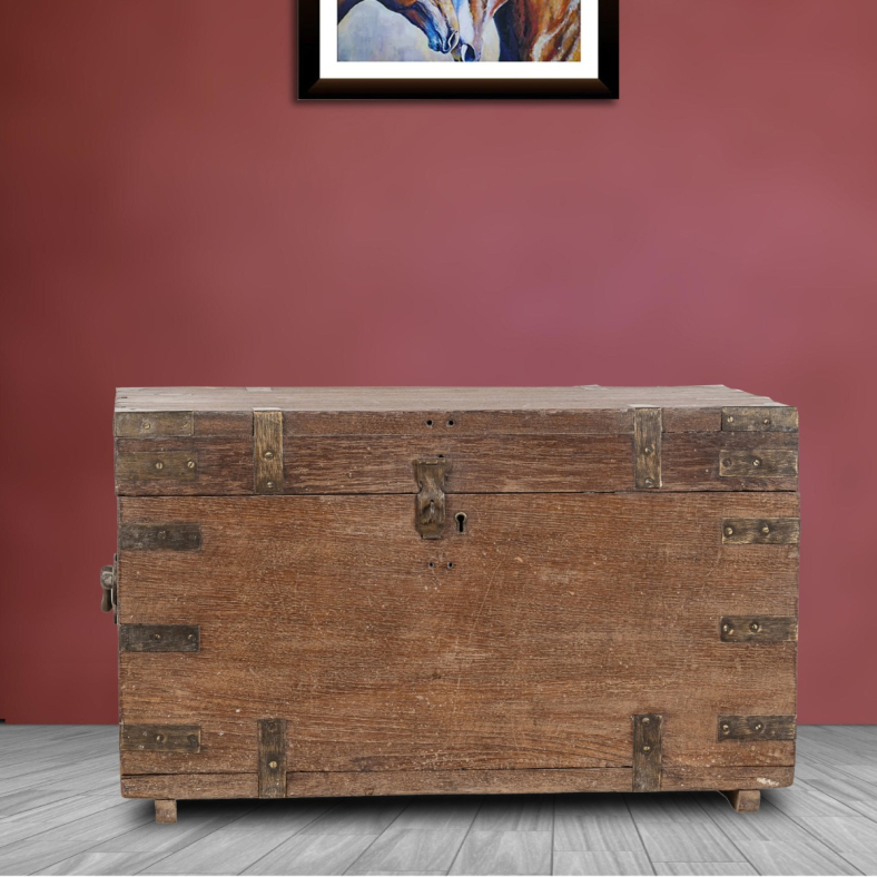 Agot vintage wooden trunk 