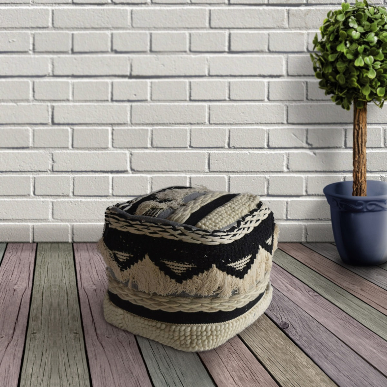 Lyak Pouf