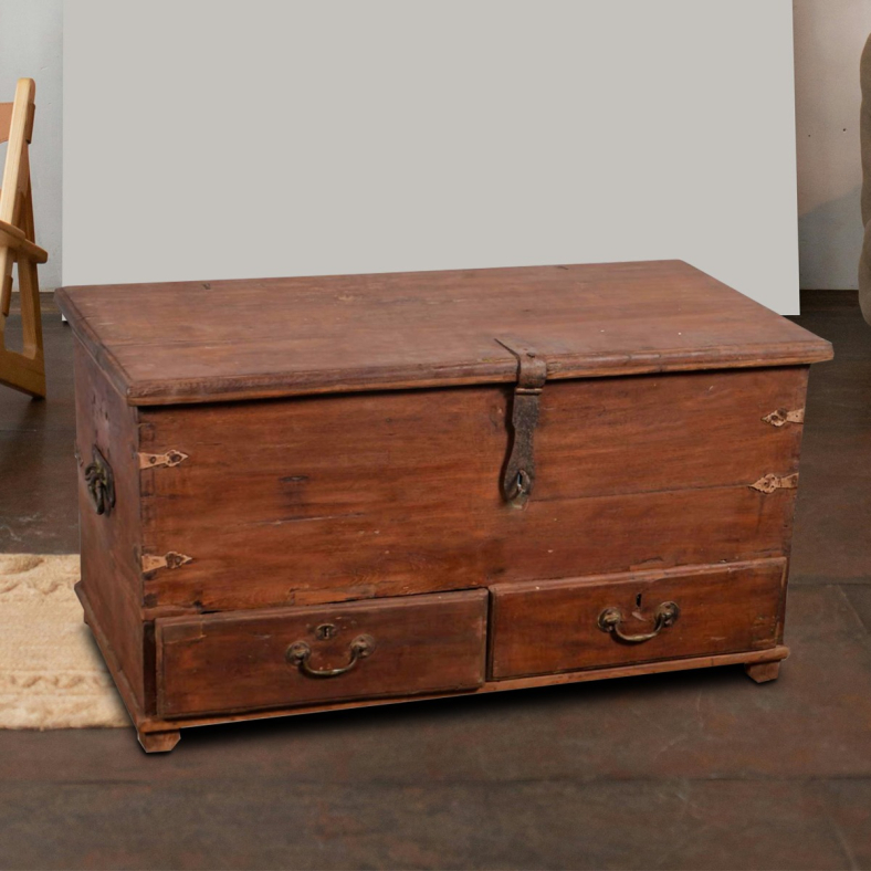 Aelithar Wooden Trunk