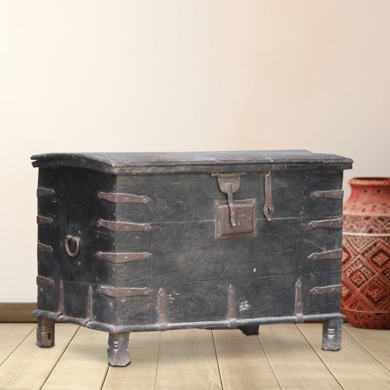 Nirethyl Wooden Trunk