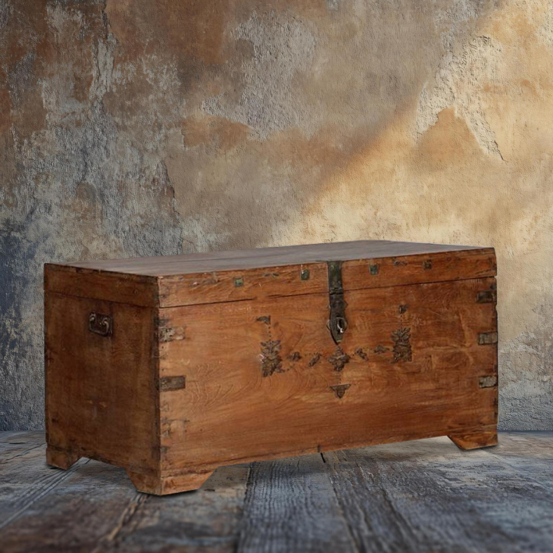 Kireval Wooden Trunk