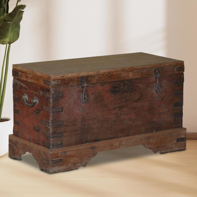 Nyssalen Wooden Trunk