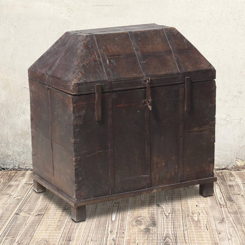 Keltherin Wooden Trunk