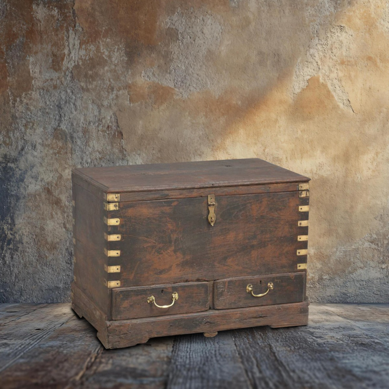 Erysalor Wooden Trunk