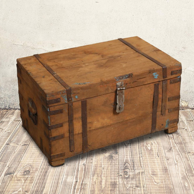 Selkarin Wooden Trunk