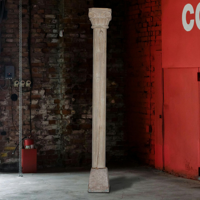 Veloria Wooden Pillar