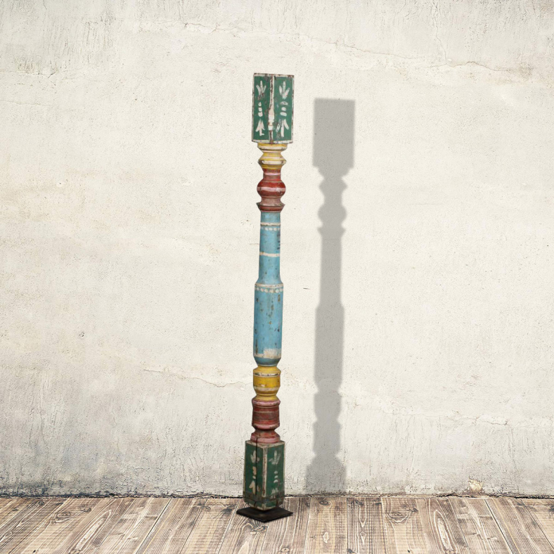 Xyranos Wooden Pillar On Stand 