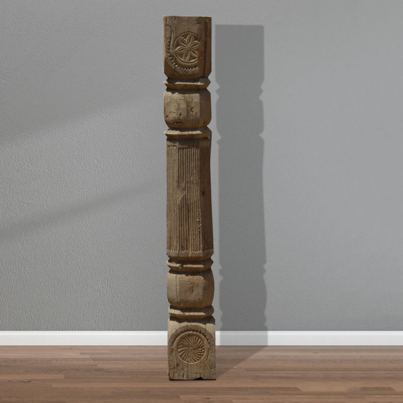 Basilio Wooden Pillar