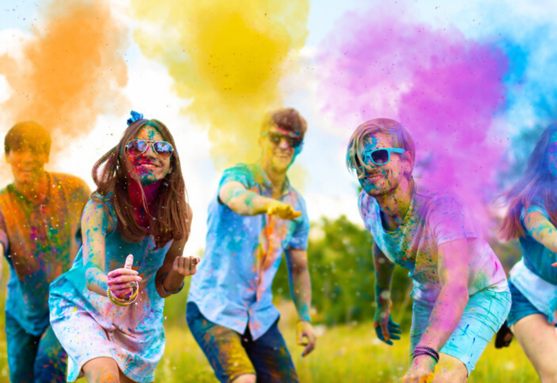 Colour-rich Holi decor to brighten modern home accents